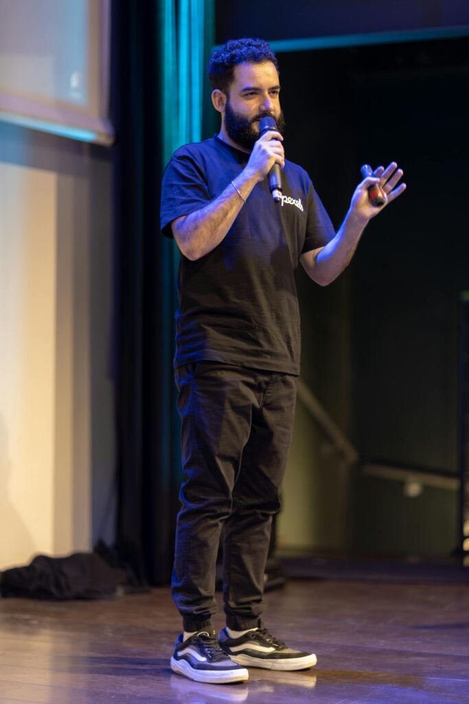Public speaking skills in the workplace: Practice to speak in public